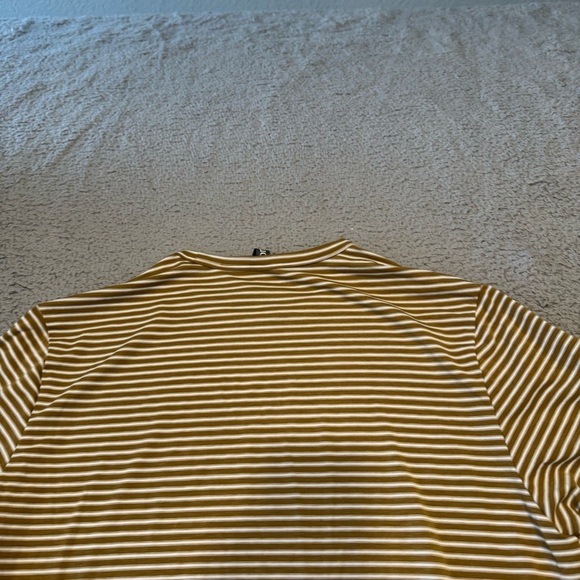 Vuori Men's Short Sleeve Current Stripe Tee Color: Bronze Size Medium V1021 fall - Picture 9 of 16